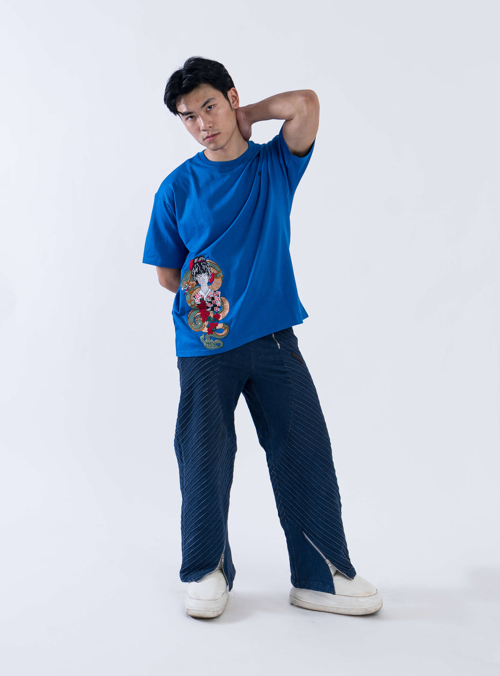 Mystic Elegance – Geisha and Blue Dragon Men’s Oversized Tee