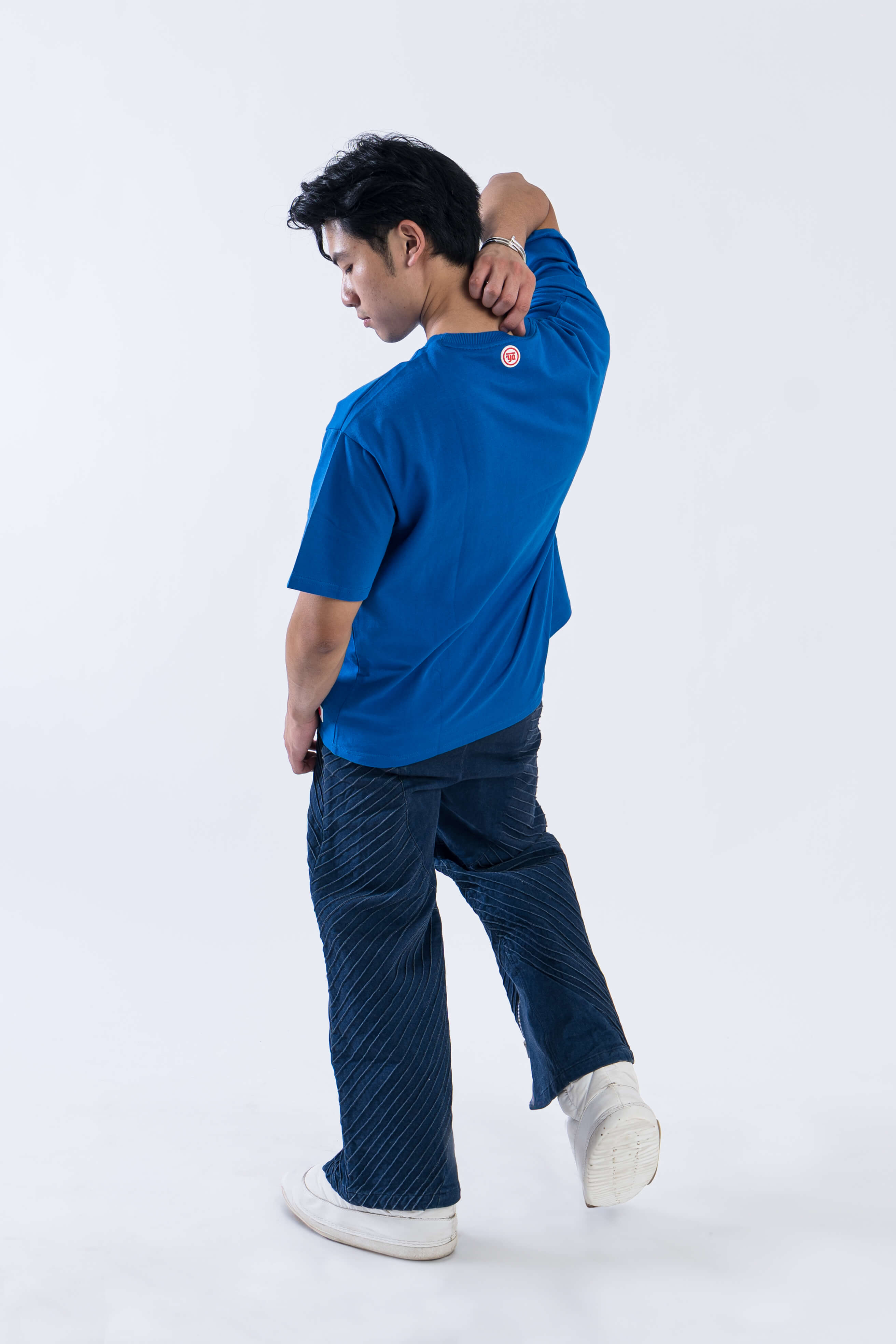 Mystic Elegance – Geisha and Blue Dragon Men’s Oversized Tee