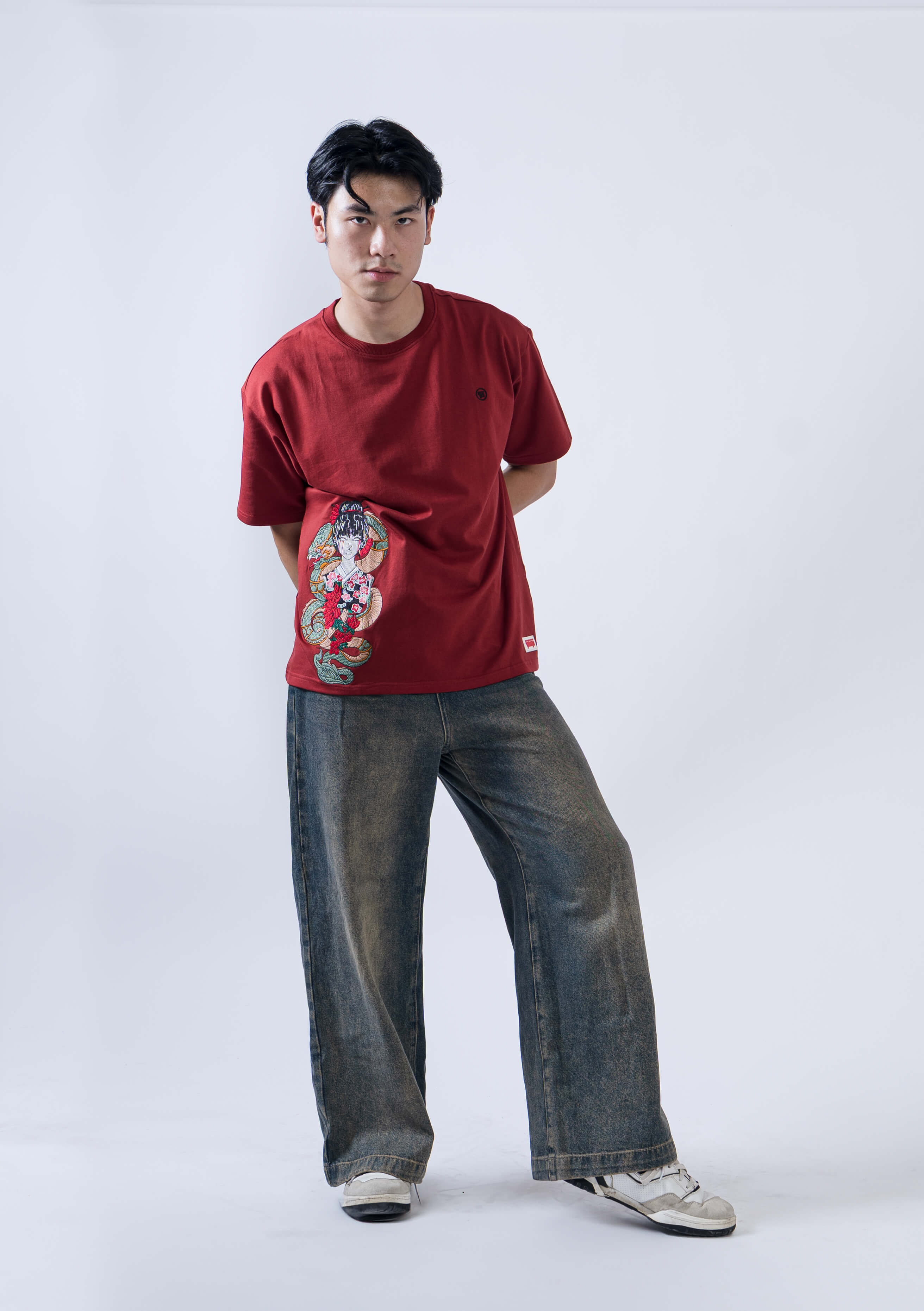 Men’s Streetwear Graphic Tee – Geisha with Red Dragon Artwork