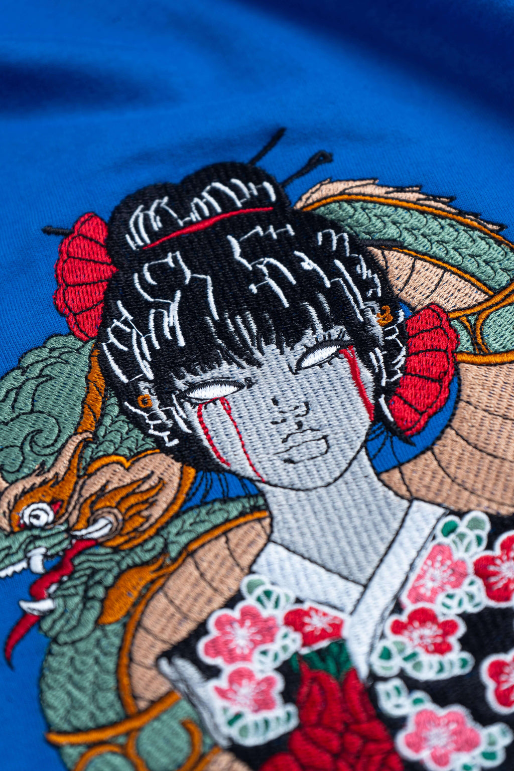 Mystic Elegance – Geisha and Blue Dragon Men’s Oversized Tee