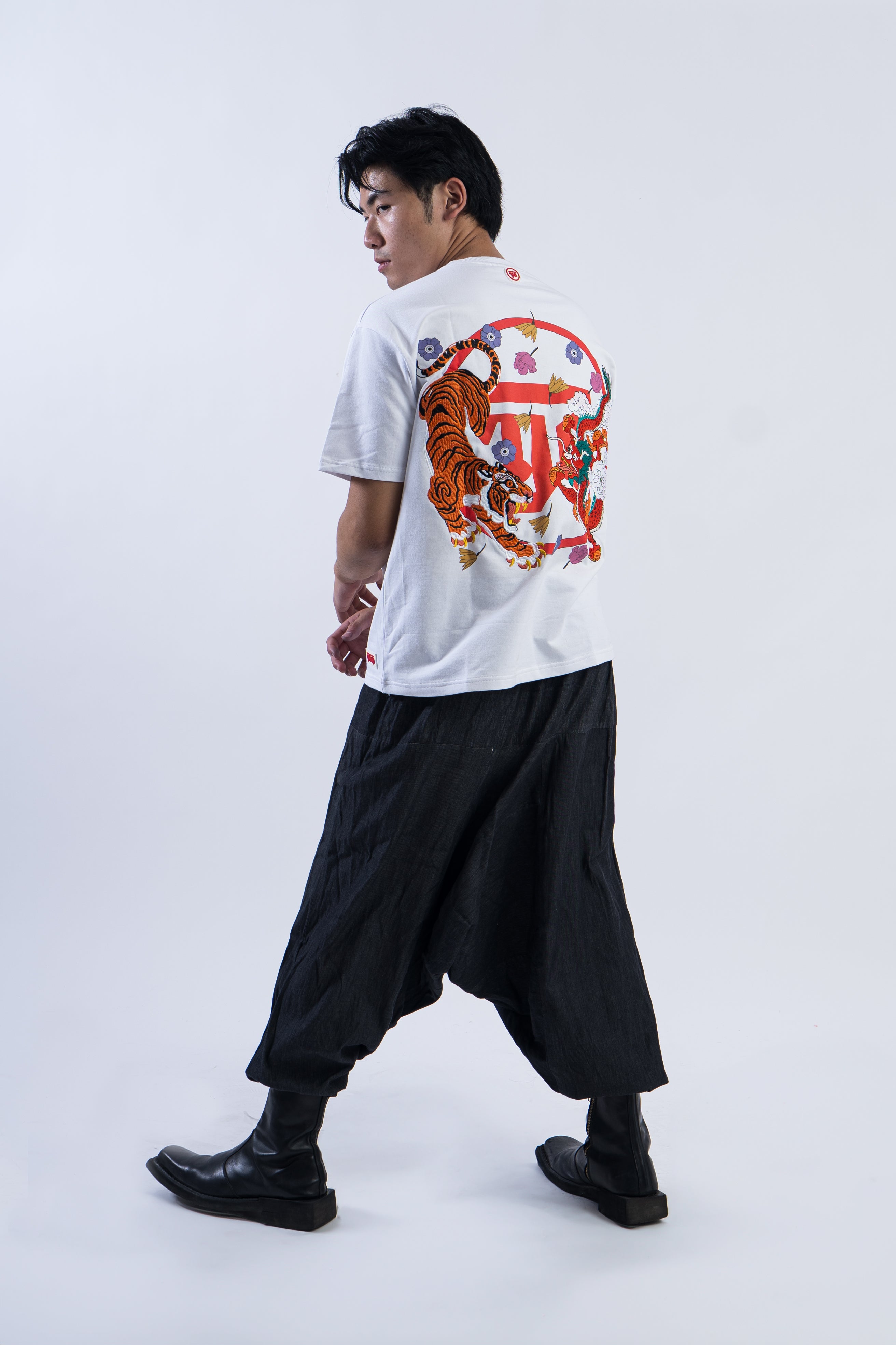 Tiger vs Dragon: Clash of Power – Men’s T-shirt