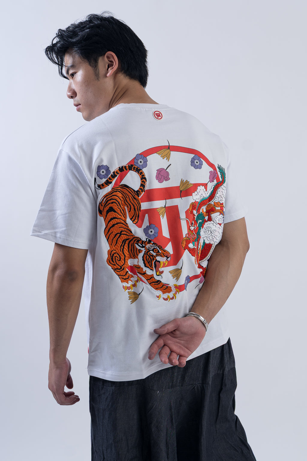 Tiger vs Dragon: Clash of Power – Men’s T-shirt